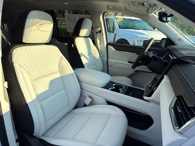 Used 2027 GMC Acadia Denali w/ Denali Reserve Package AWD/4WD image 30