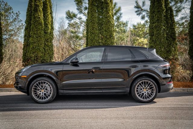 Used 2022 Porsche Cayenne Platinum Edition image 12
