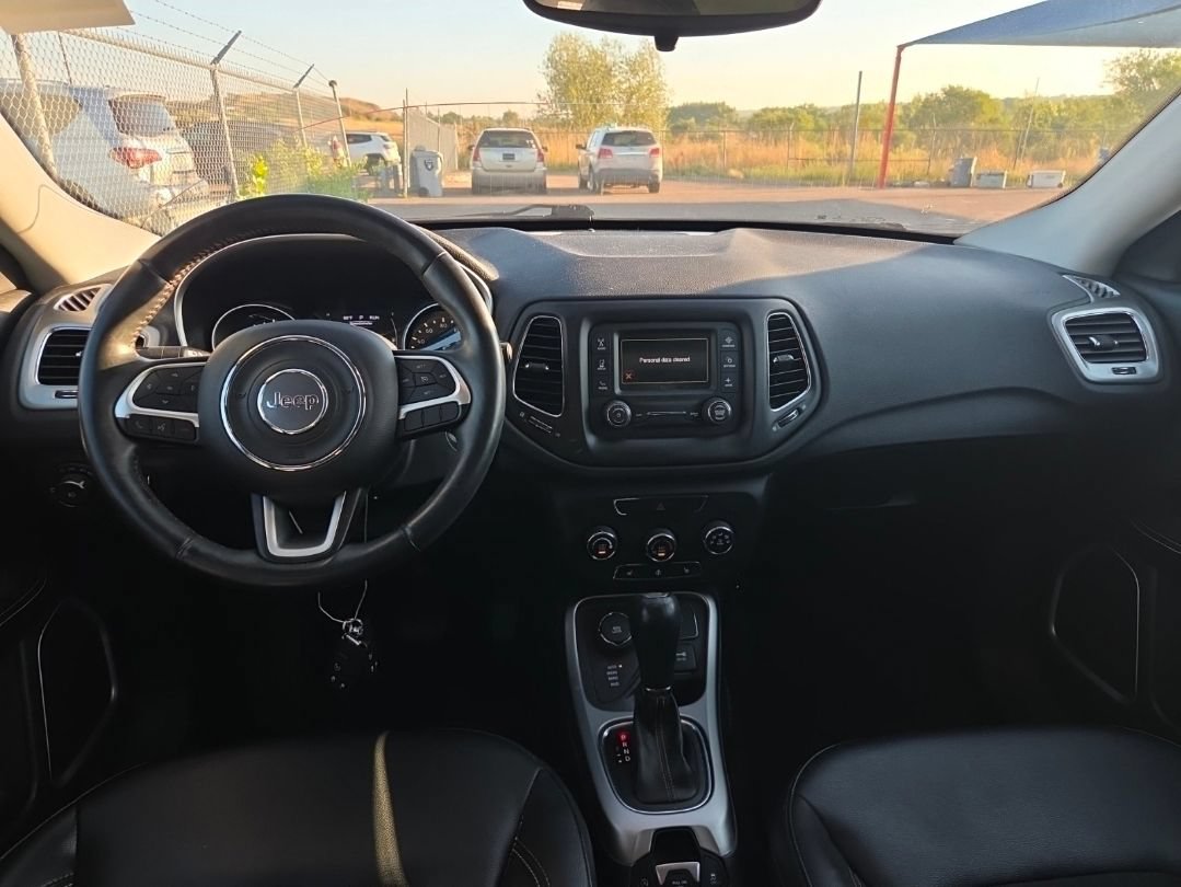 Used 2018 Jeep Compass Latitude w/ Cold Weather Group AWD/4WD image 8