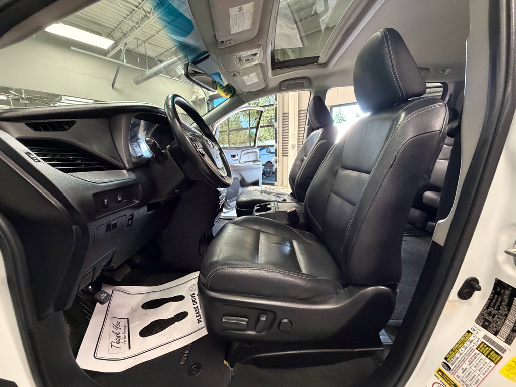Used 2017 Toyota Sienna SE FWD image 56