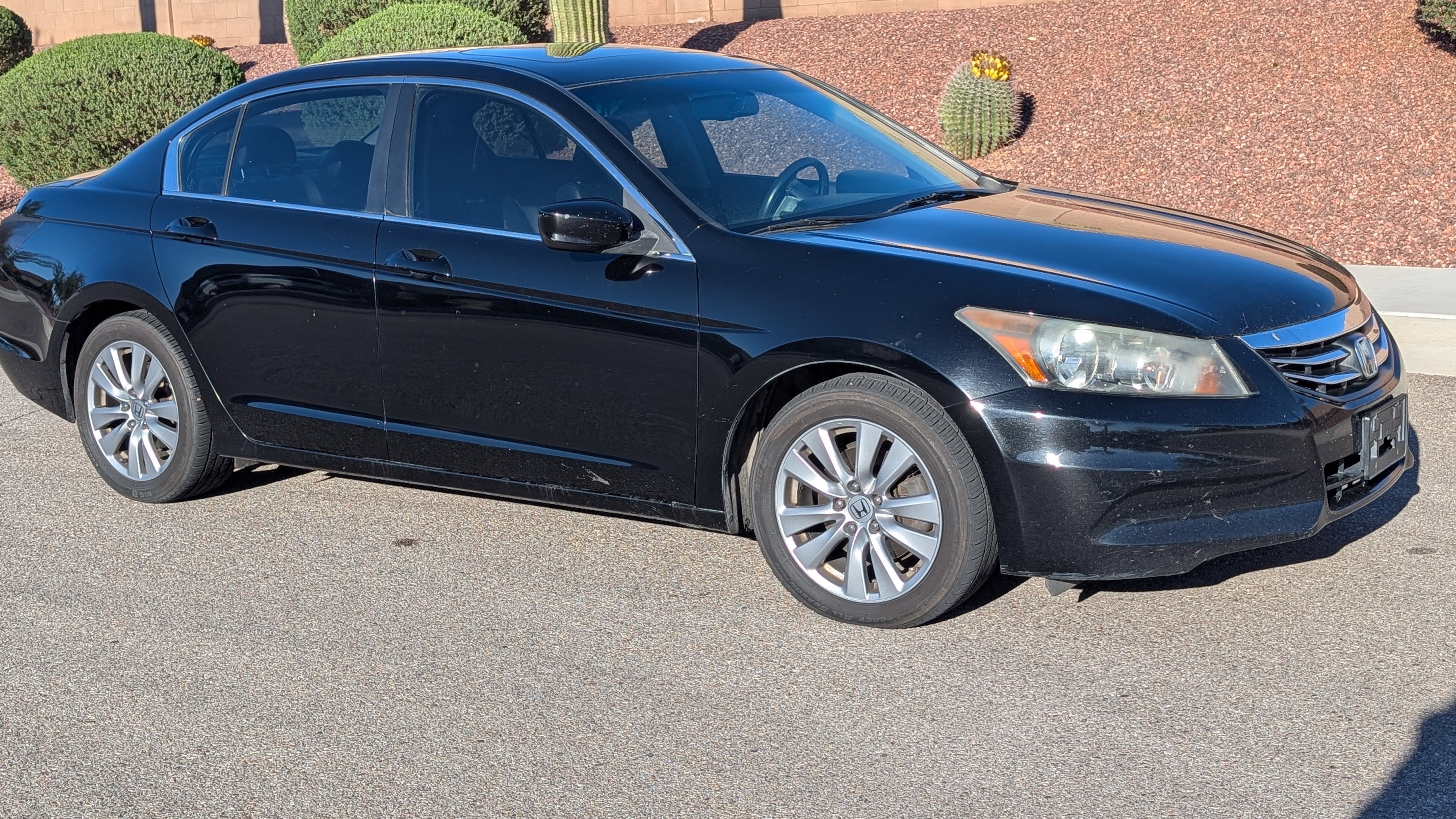 Used 2011 Honda Accord EX-L image 2