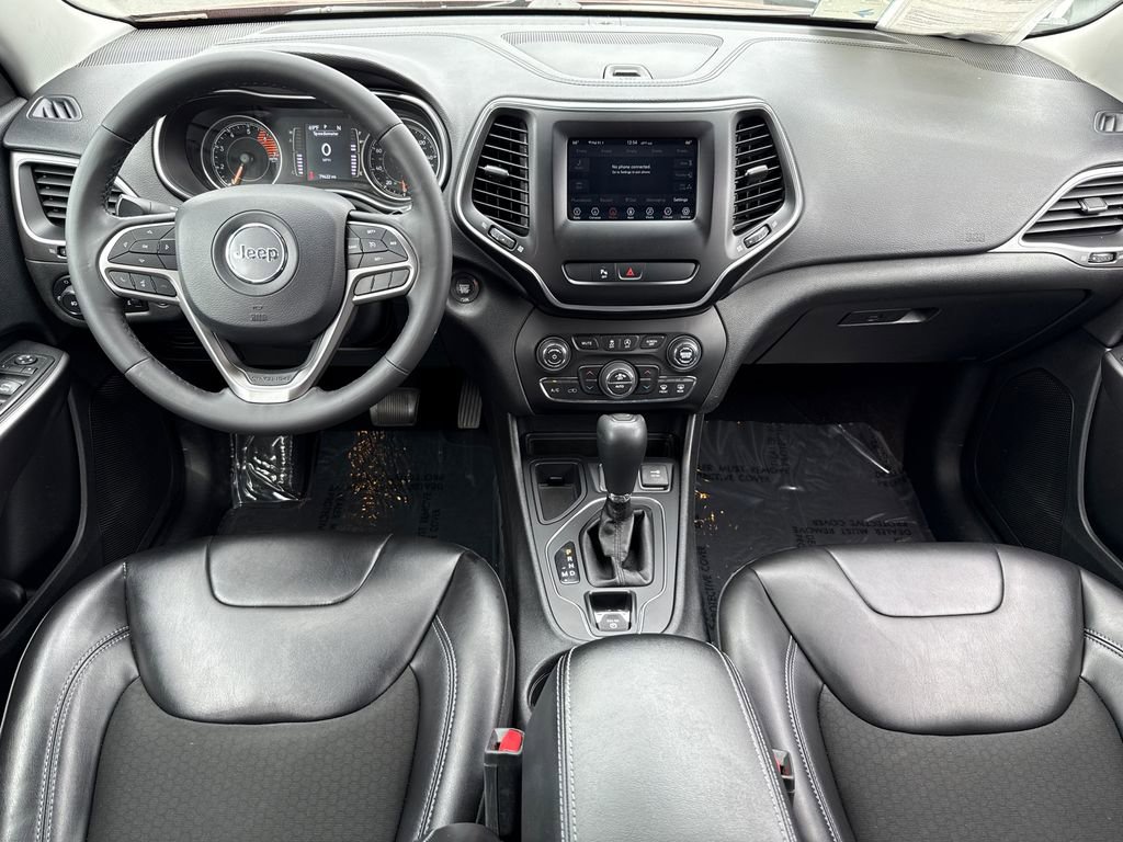 Used 2019 Jeep Cherokee Latitude Plus w/ Comfort/Convenience Group FWD image 17