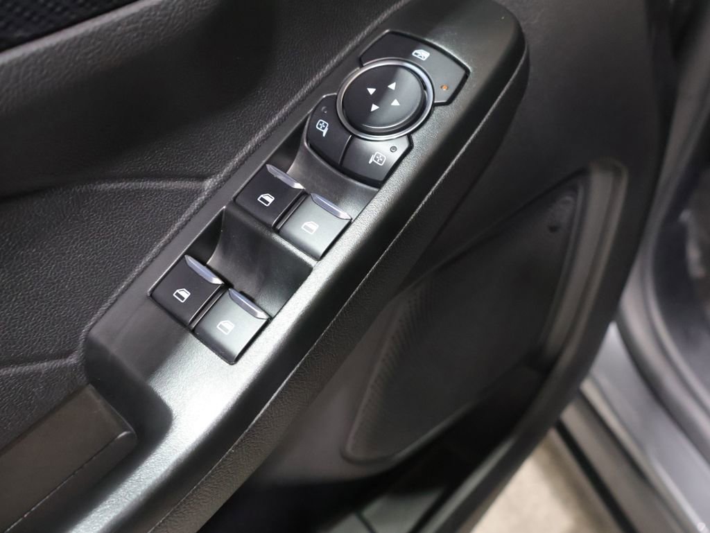 Used 2025 Ford Escape ST-Line Select AWD/4WD image 14