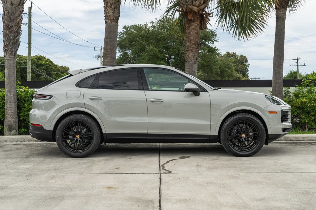 Used 2025 Porsche Cayenne Coupe AWD/4WD image 9