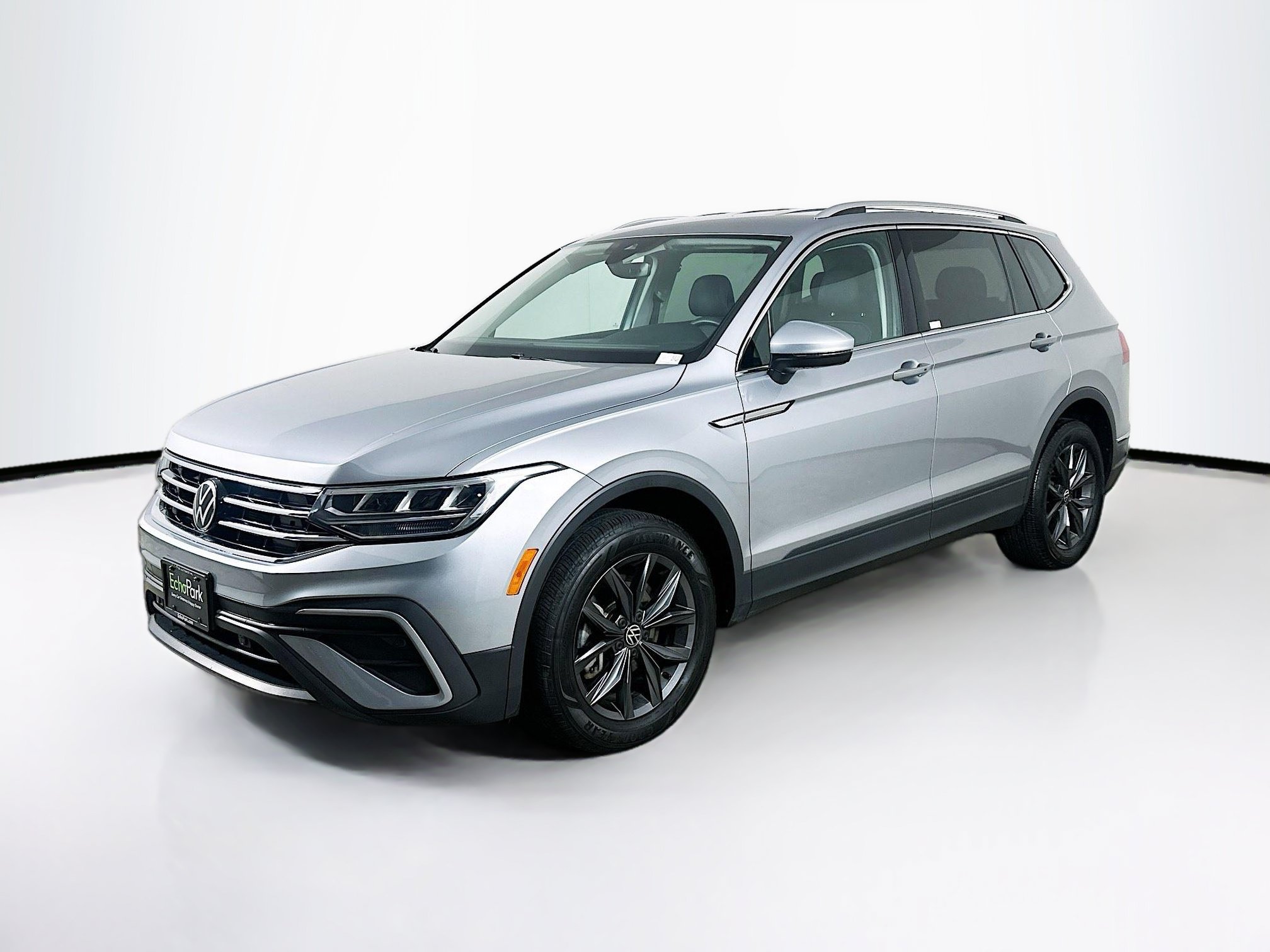 Used 2023 Volkswagen Tiguan SE AWD/4WD image 3