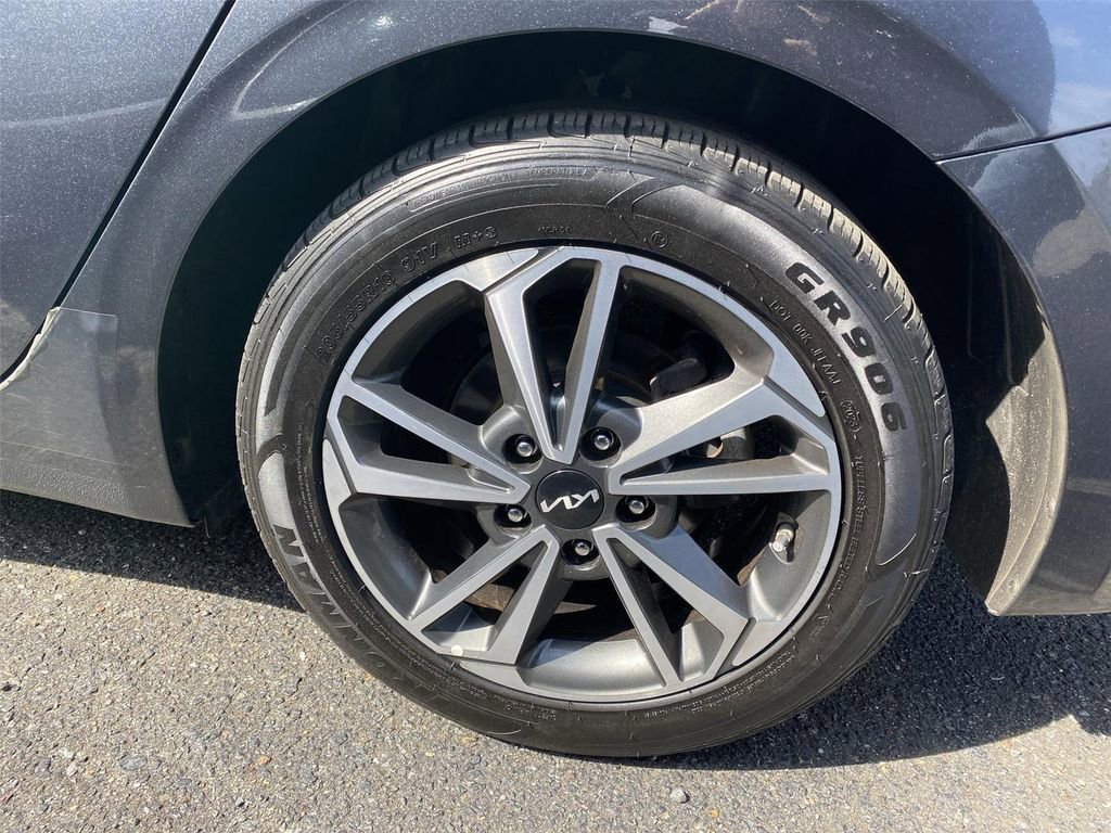 Used 2023 Kia Forte LXS image 12