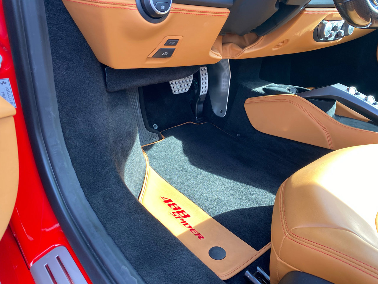 Used 2018 Ferrari 488 Spider image 28