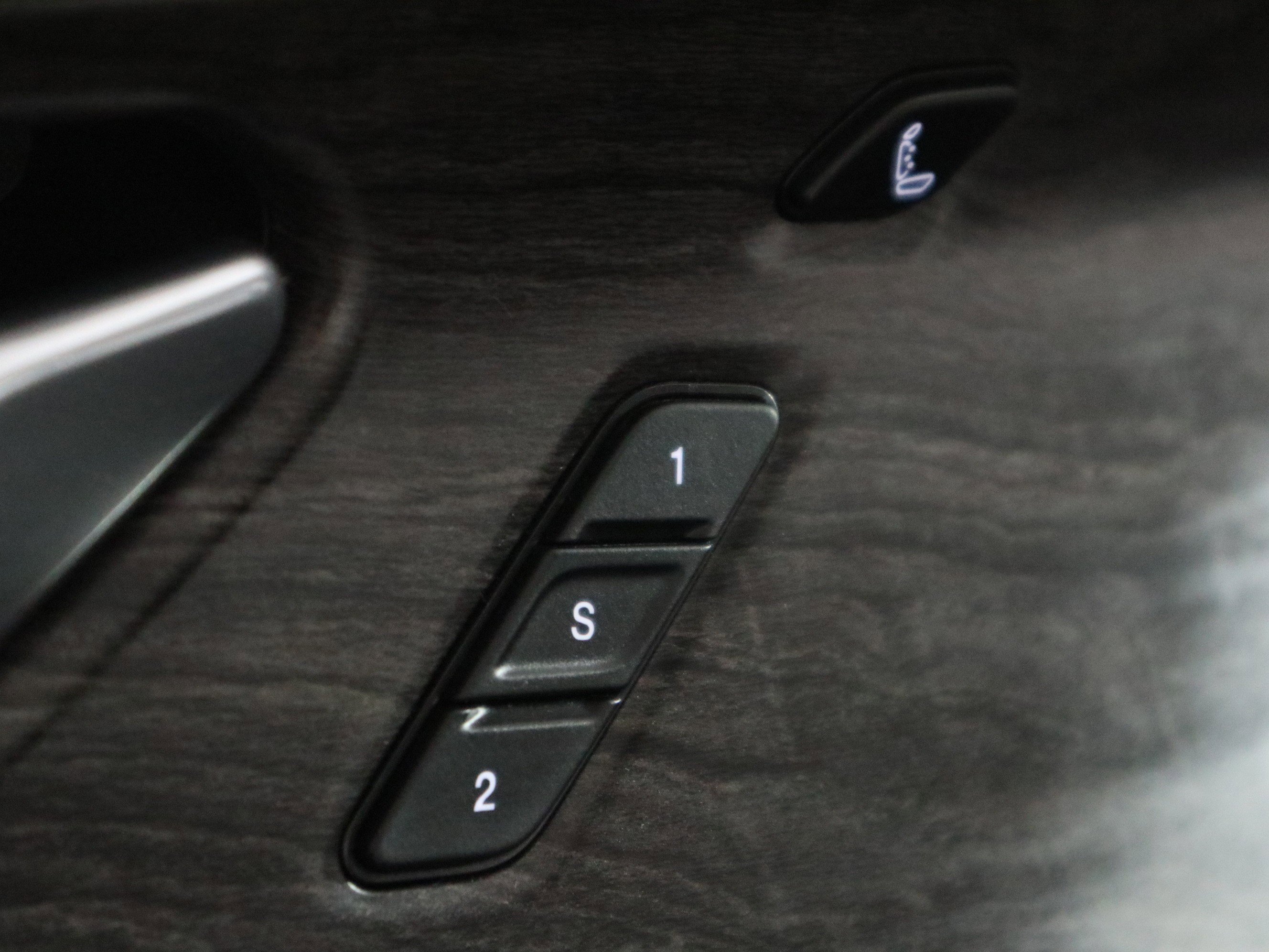 Used 2022 Jeep Grand Cherokee Overland w/ Luxury Tech Group IV image 34