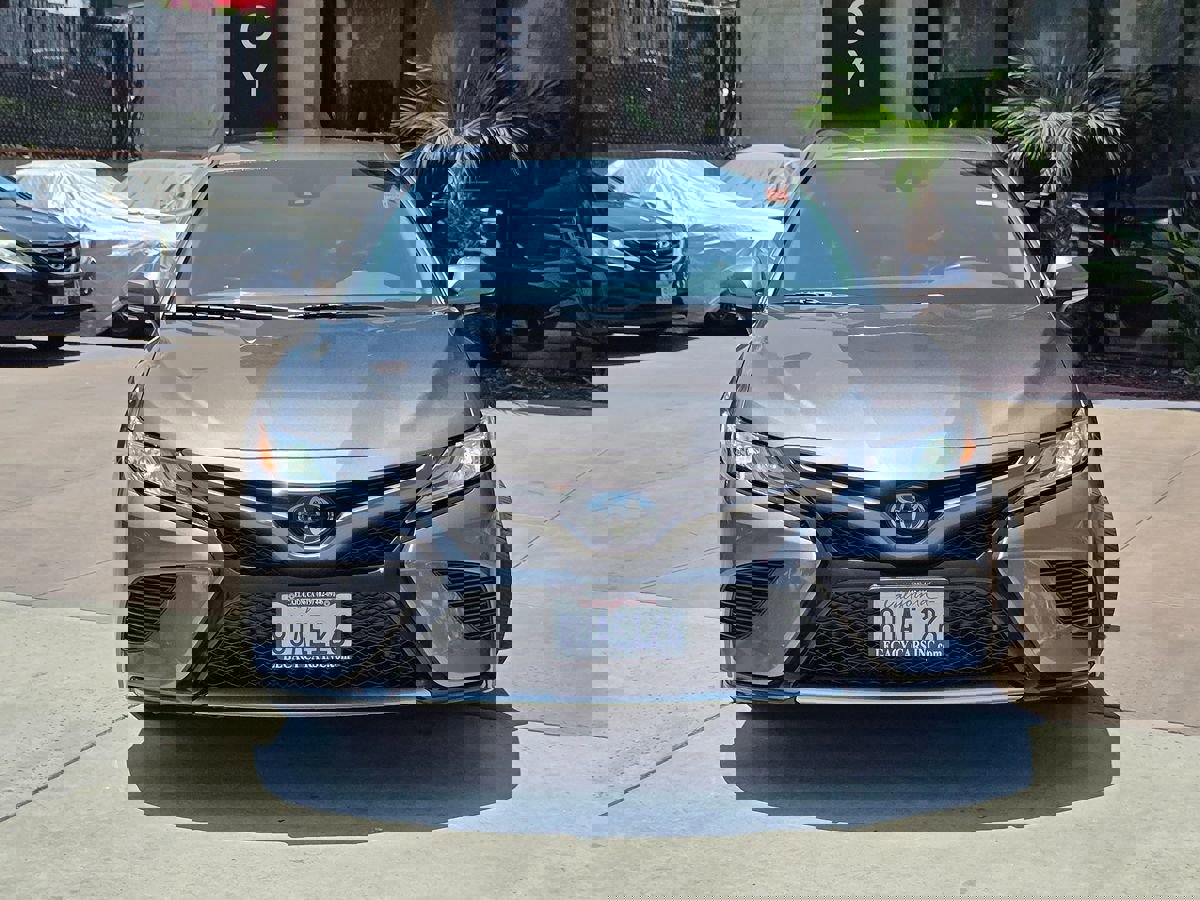 Used 2020 Toyota Camry XSE image 5