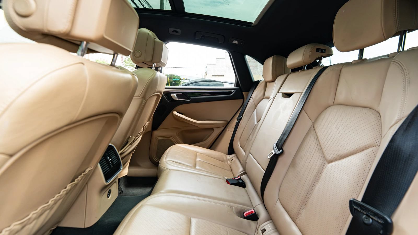 Used 2019 Porsche Macan AWD/4WD image 21