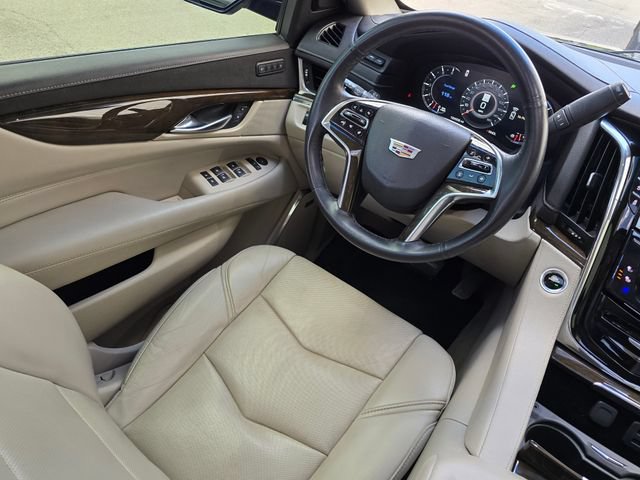 Used 2018 Cadillac Escalade ESV Premium Luxury AWD/4WD image 29