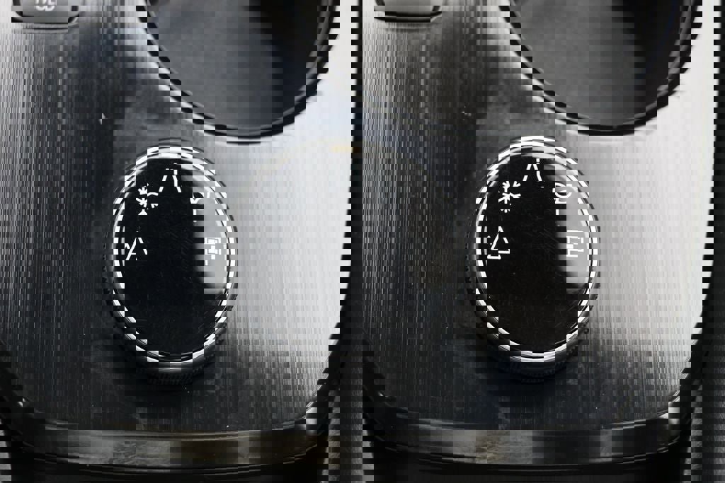 Used 2023 Nissan Rogue SL w/ SL Premium Package image 24