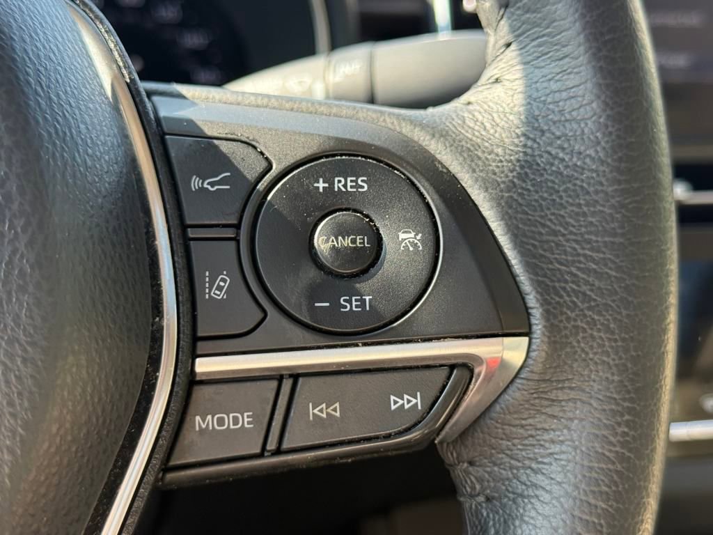 Used 2022 Toyota Avalon XLE w/ Moonroof Package image 30