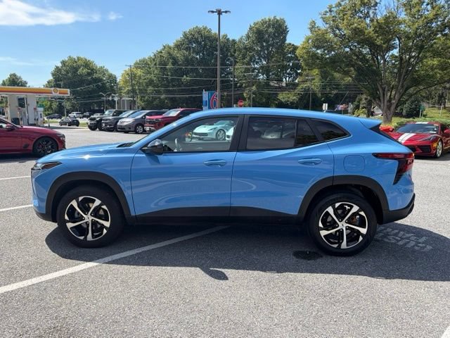 Used 2024 Chevrolet Trax RS FWD image 2