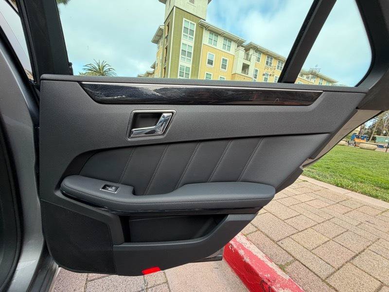 Used 2010 Mercedes-Benz E 550 Sedan image 45