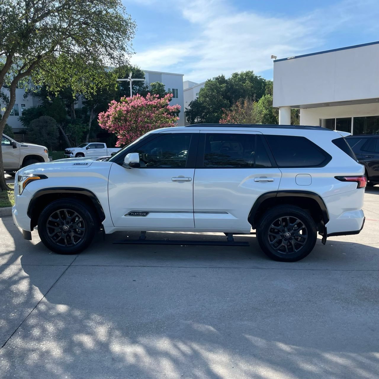 Used 2025 Toyota Sequoia Platinum AWD/4WD image 3