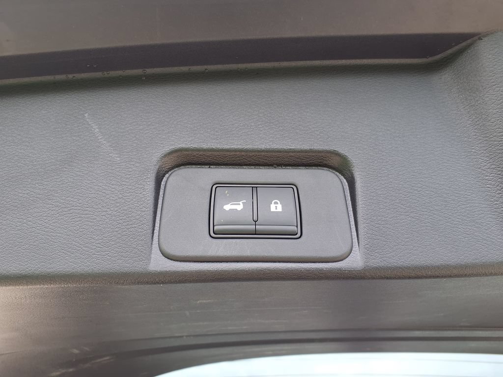 Used 2025 Nissan Rogue SV FWD image 24