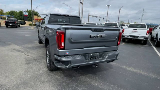 Used 2022 GMC Sierra 1500 AT4 w/ Technology Package AWD/4WD image 8