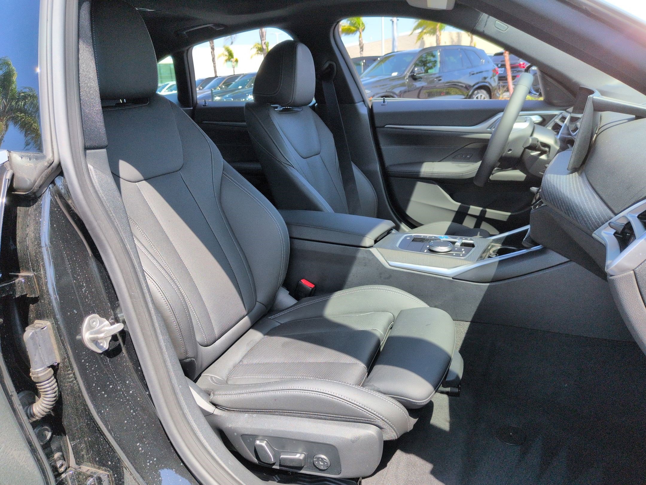 Used 2025 BMW i4 eDrive40 w/ Parking Assistance Package RWD image 32