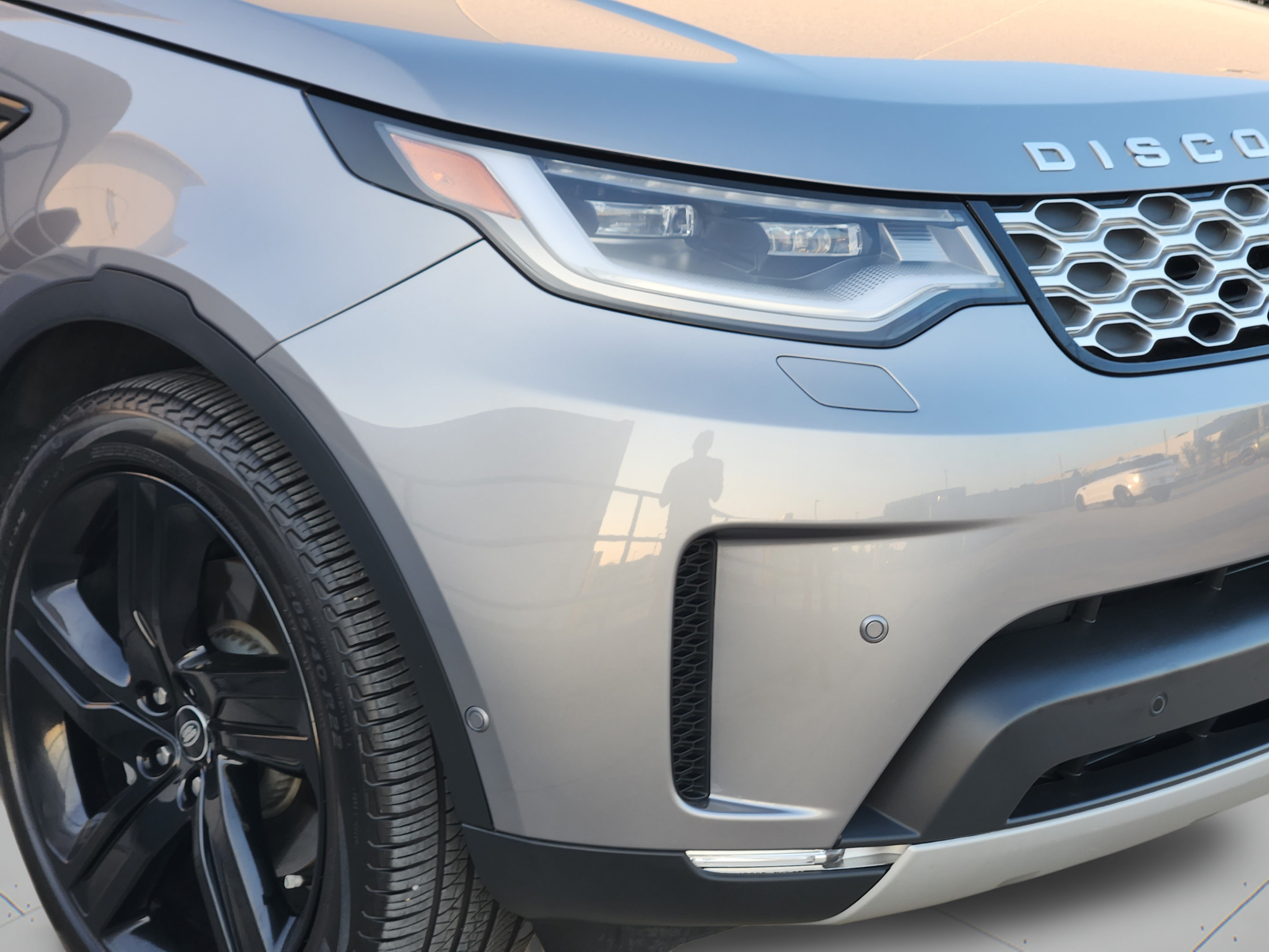 Certified 2025 Land Rover Discovery S AWD/4WD image 33