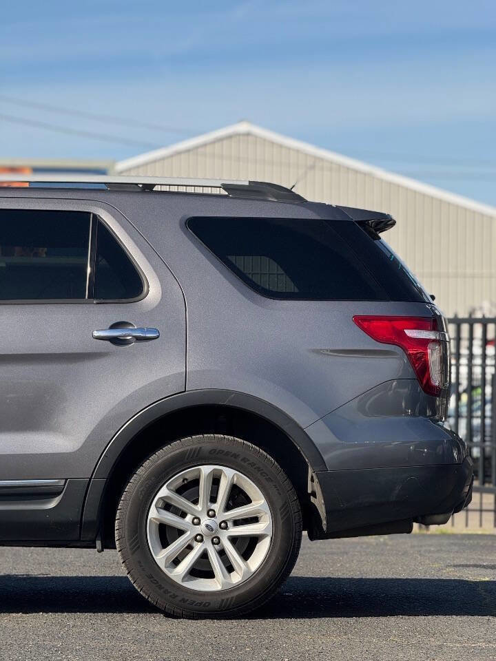 Used 2014 Ford Explorer XLT w/ Equipment Group 201A AWD/4WD image 16