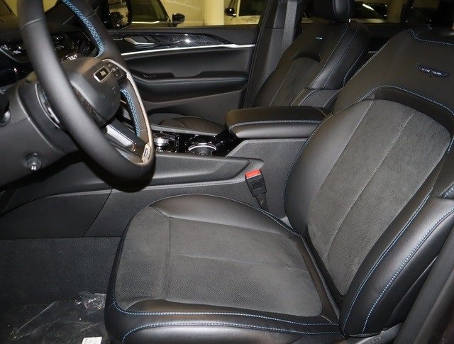 New 2022 Jeep Grand Cherokee Trailhawk w/ Luxury Tech Group III image 18