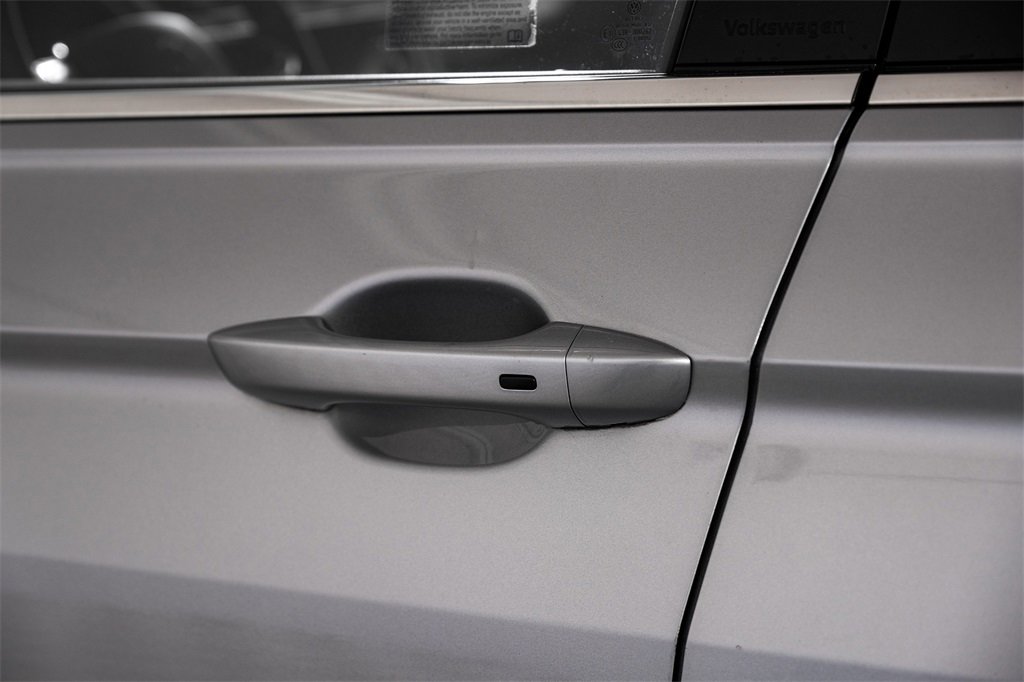 Used 2022 Volkswagen Tiguan SE image 45