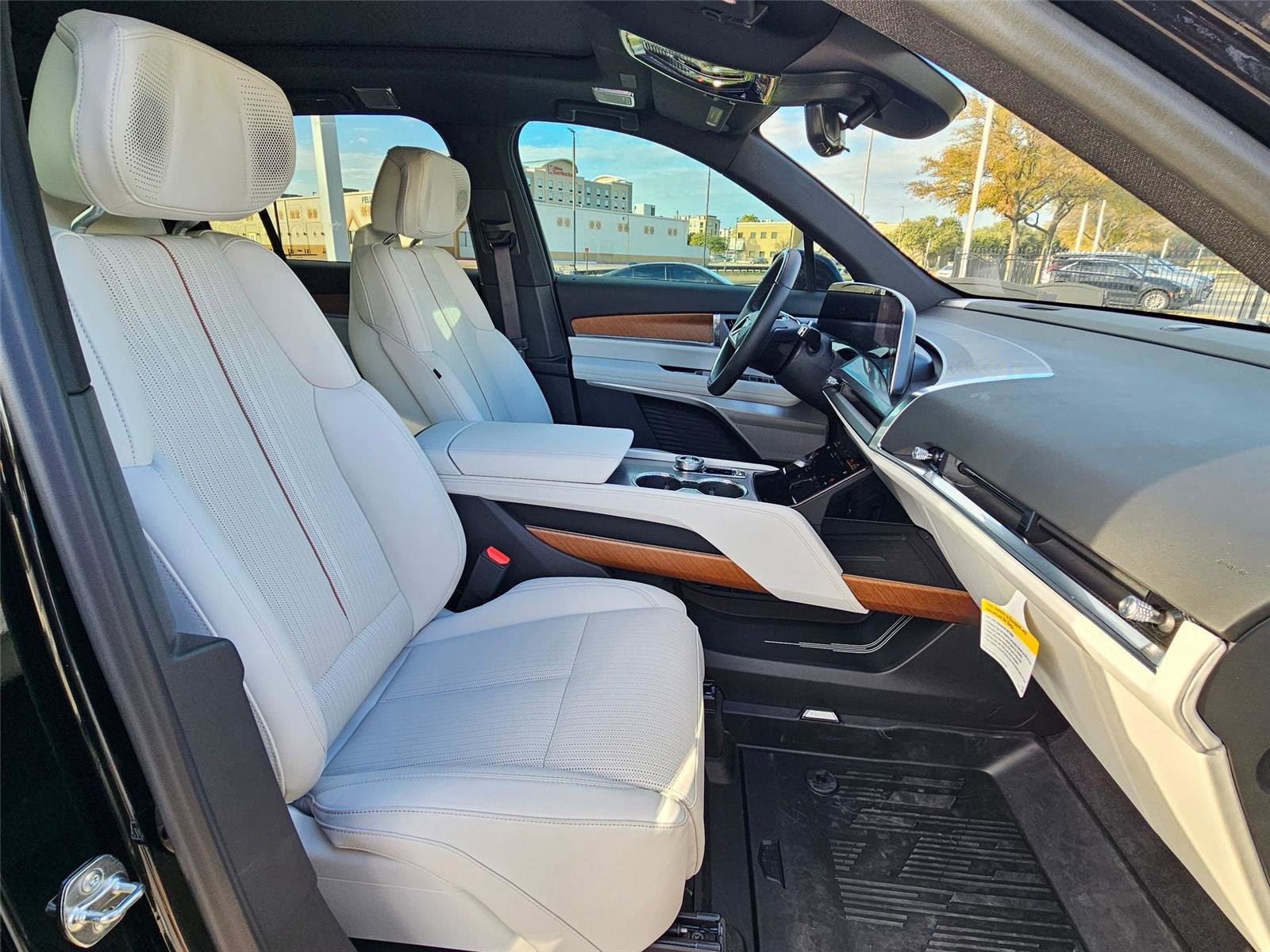 New 2026 Cadillac Vistiq Sport w/ LPO, Floor Liner Package AWD/4WD image 27