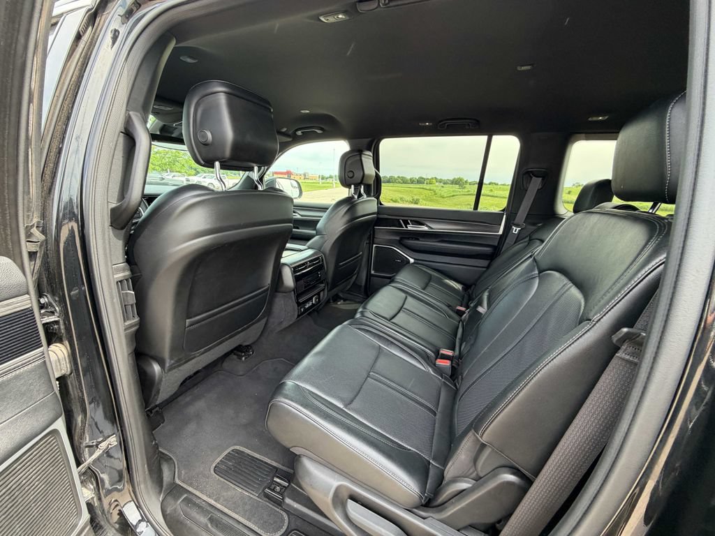 Used 2024 Jeep Wagoneer Series II w/ Flexible Seating Group AWD/4WD image 18