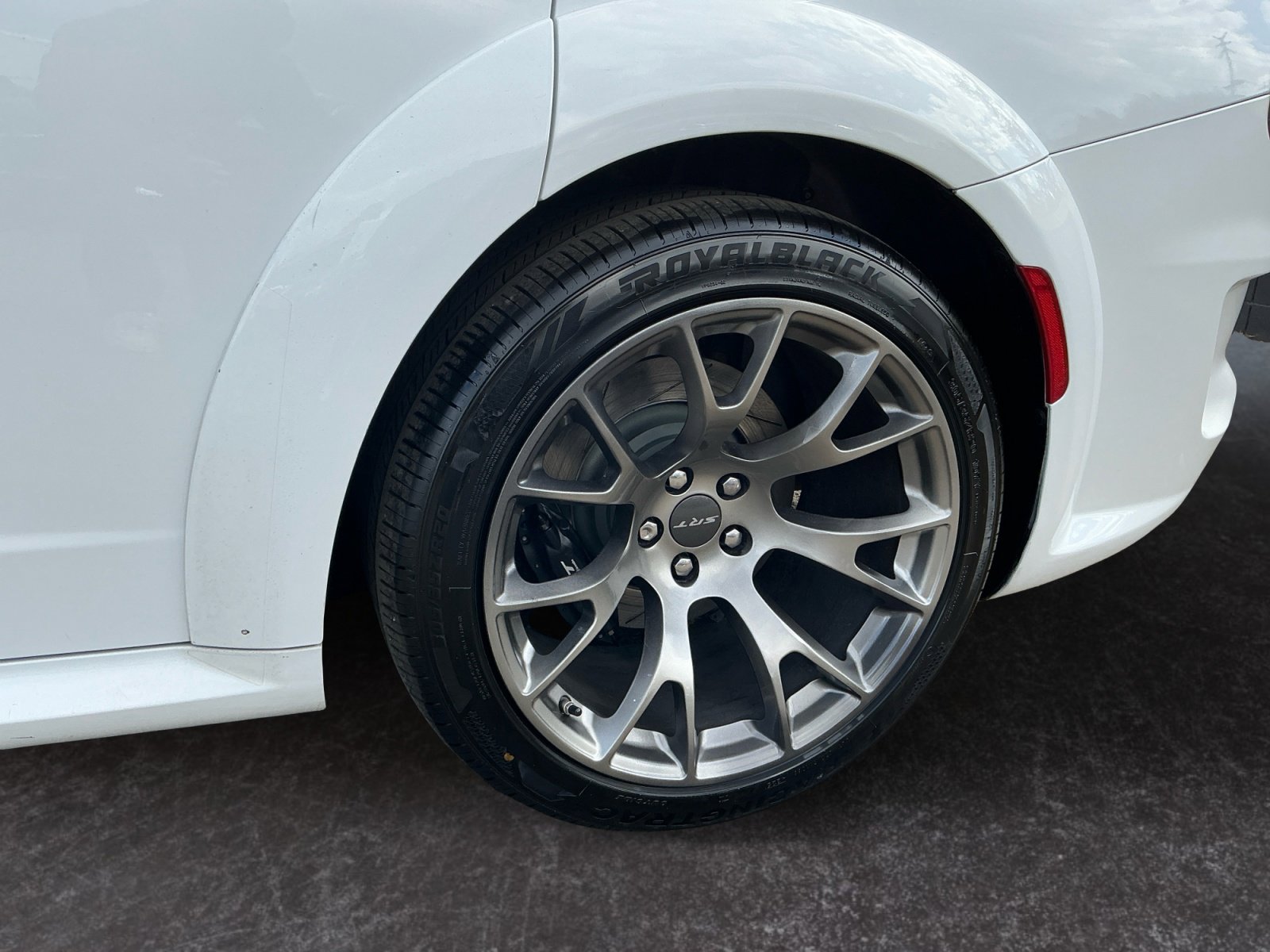 Used 2022 Dodge Charger SRT Hellcat w/ Harman/Kardon Audio Group RWD image 9