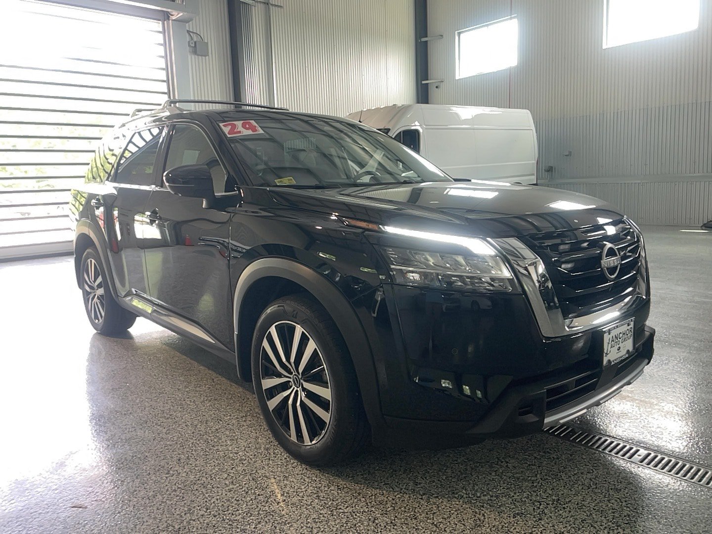 Used 2024 Nissan Pathfinder Platinum w/ Cargo Package AWD/4WD image 1