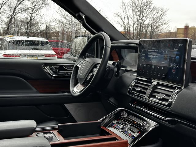 Used 2024 Lincoln Navigator Reserve image 32