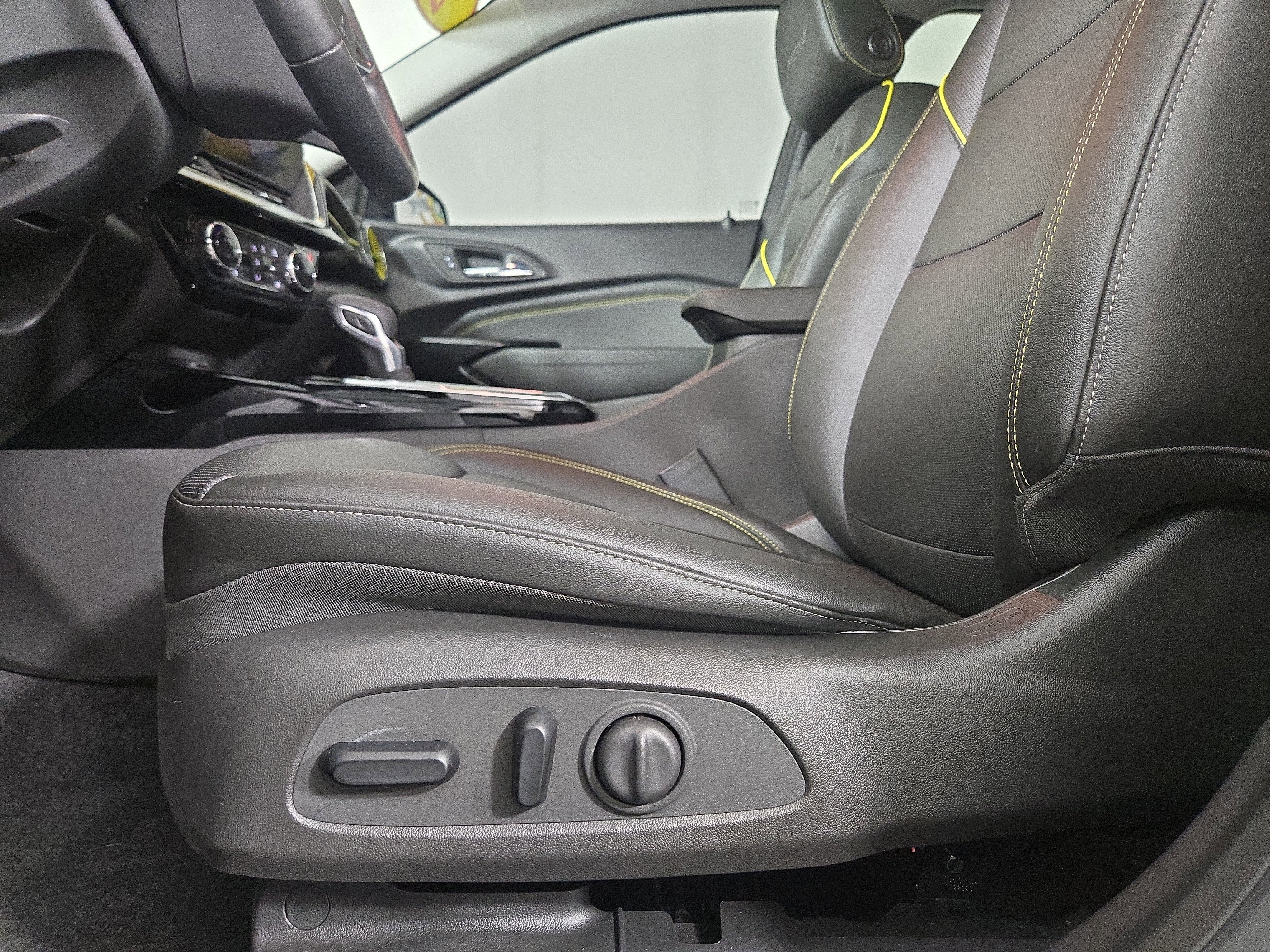 Certified 2024 Chevrolet Trax ACTIV w/ Sunroof Package FWD image 30