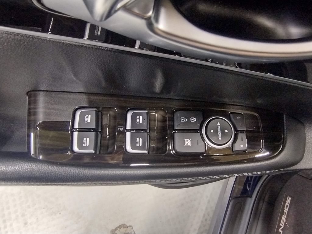 Used 2020 Kia Sorento S AWD/4WD image 18