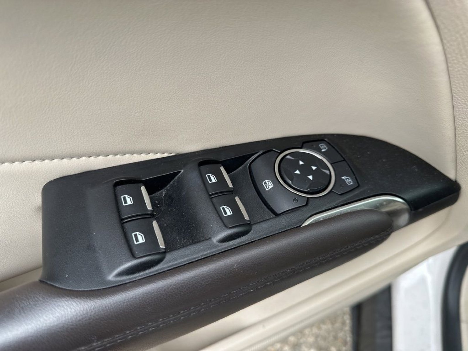 Used 2019 Lincoln MKC Premiere FWD image 17