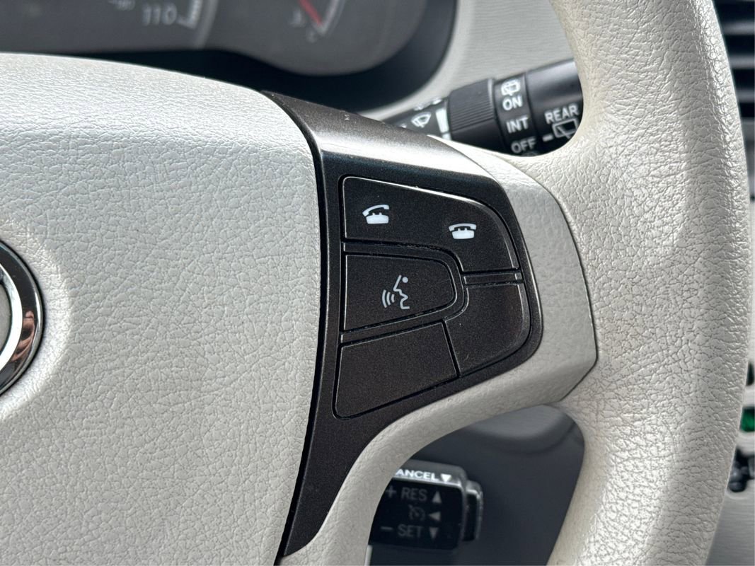 Used 2014 Toyota Sienna LE image 34