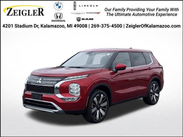 Used 2025 Mitsubishi Outlander SE AWD/4WD image 1