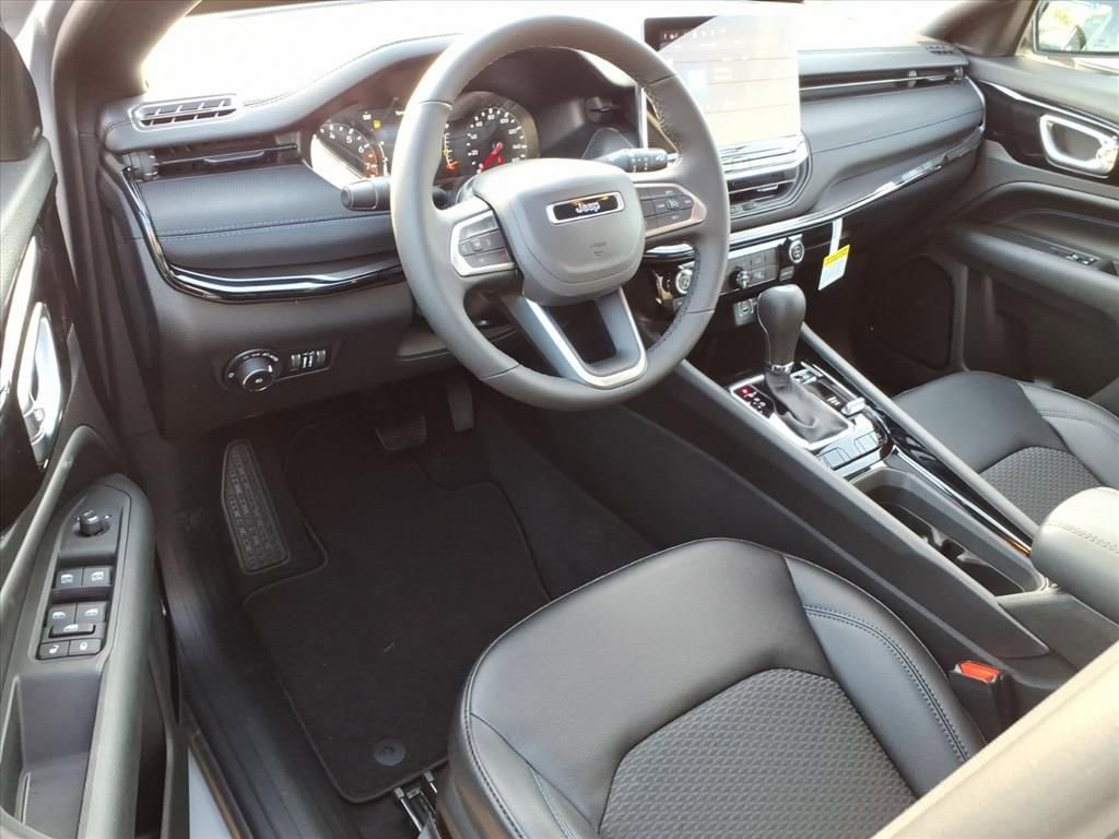 New 2026 Jeep Compass Latitude image 14