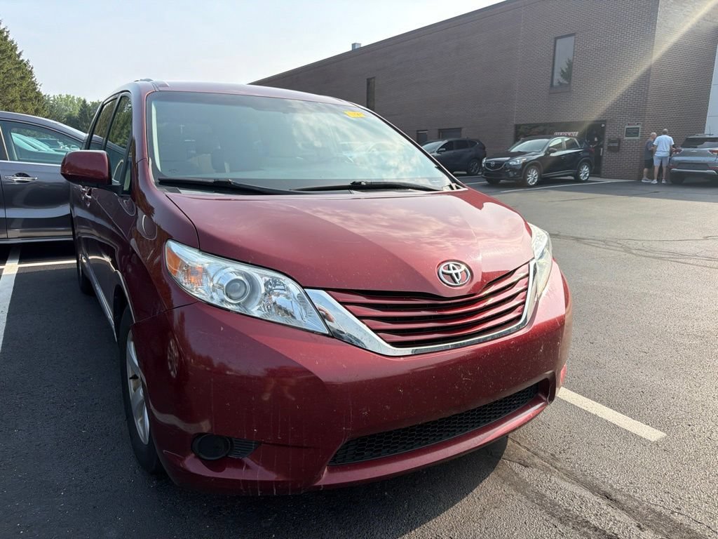 Used 2015 Toyota Sienna LE FWD image 5