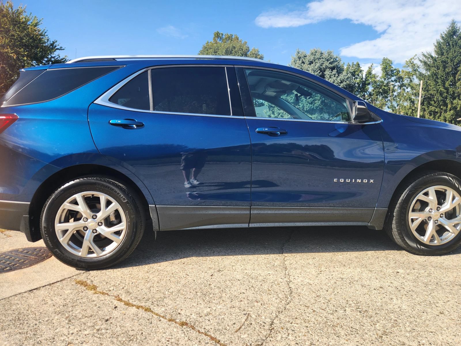 Used 2019 Chevrolet Equinox LT w/ Sun & Navigation Package AWD/4WD image 8