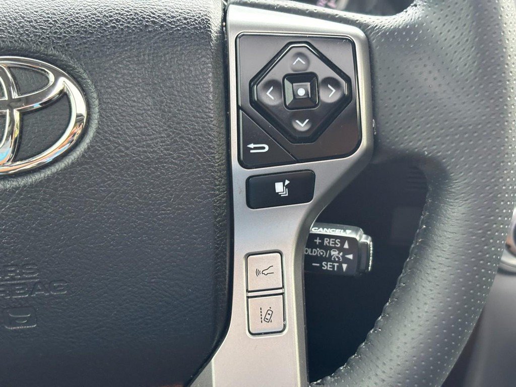 Used 2022 Toyota 4Runner Limited AWD/4WD image 18