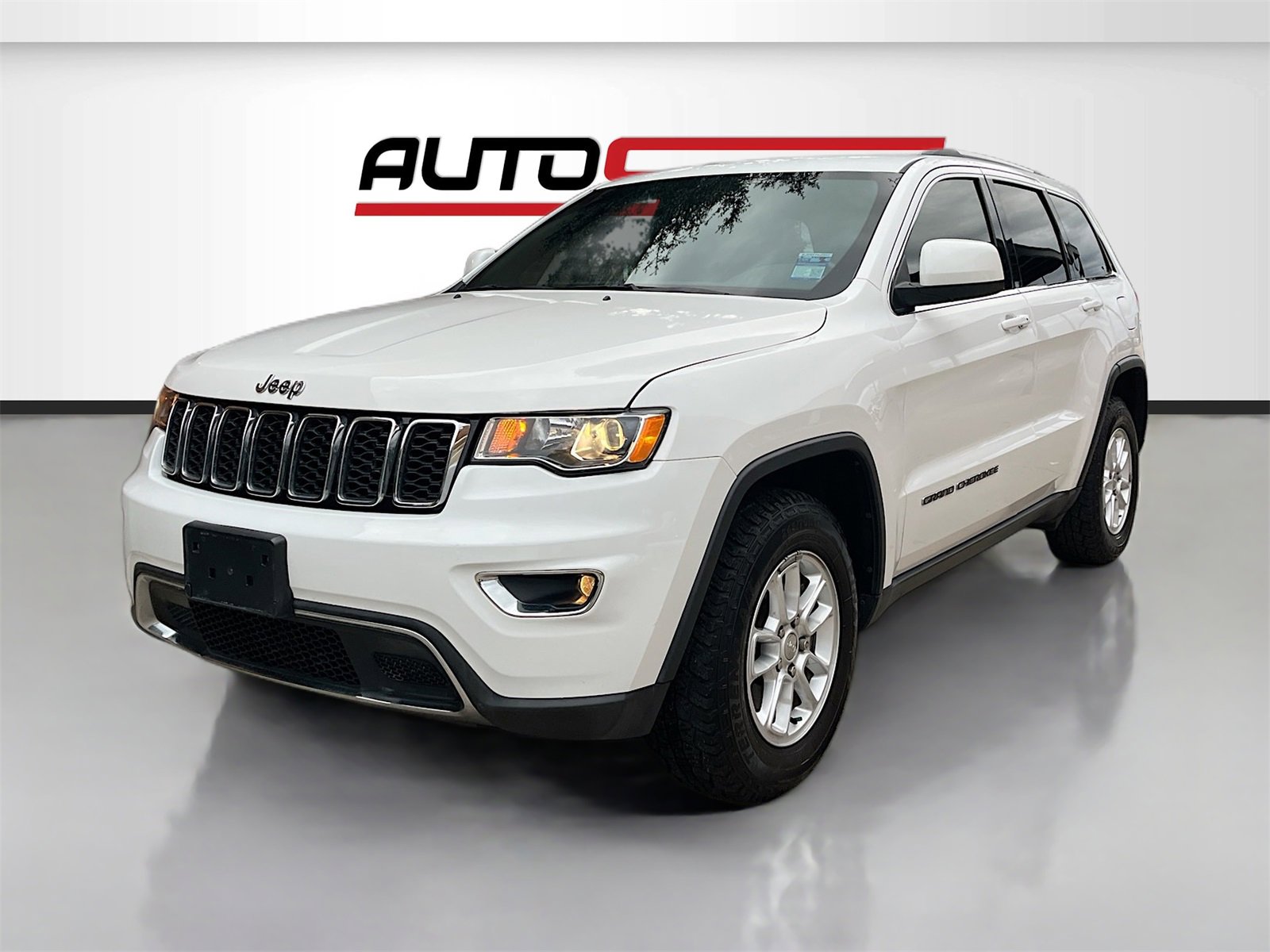 Used 2019 Jeep Grand Cherokee Laredo image 3