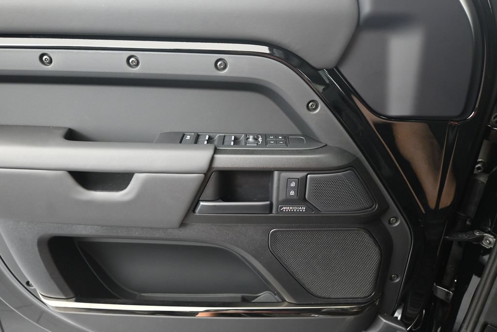 New 2026 Land Rover Defender 110 AWD/4WD image 10