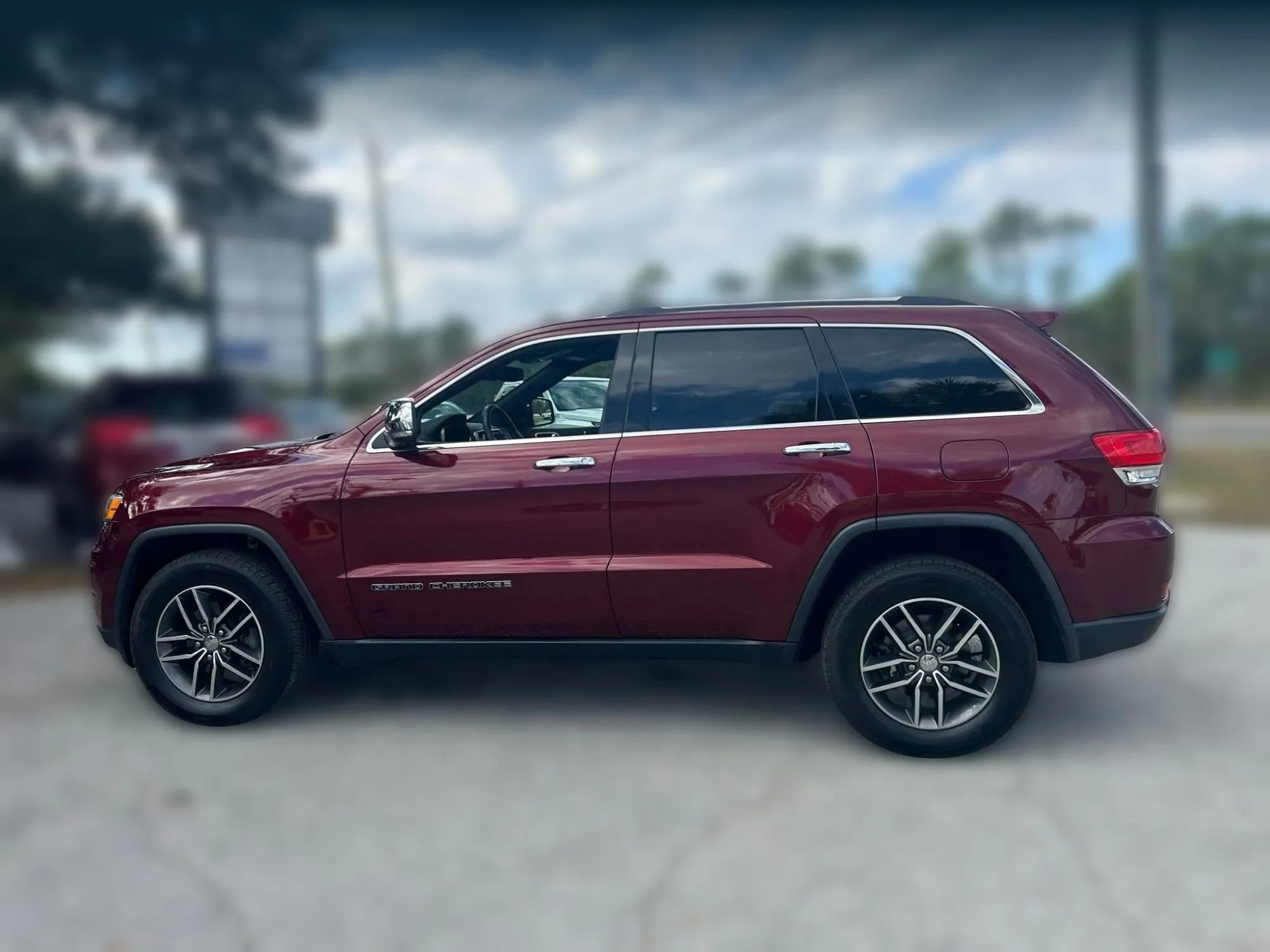 Used 2017 Jeep Grand Cherokee Limited image 10