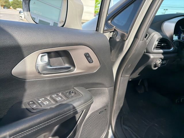 Used 2020 Chrysler Pacifica Limited w/ Quick Oder Package 2EV RED-S FWD image 20