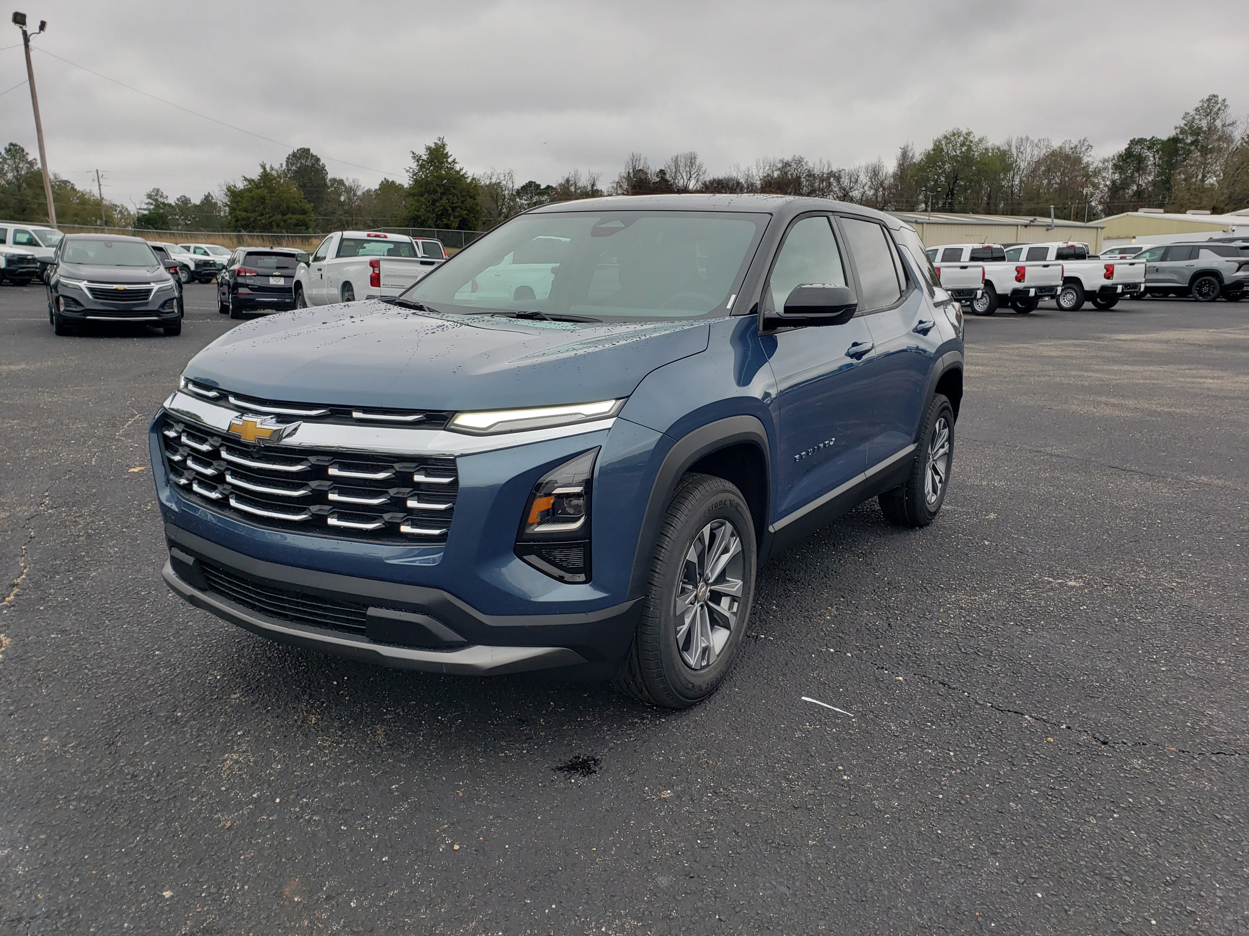 New 2026 Chevrolet Equinox LT w/ Convenience Package II image 2