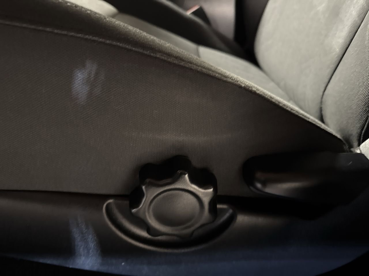 Used 2018 Toyota Tacoma TRD Off-Road AWD/4WD image 19