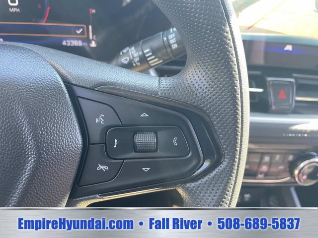 Used 2025 Chevrolet TrailBlazer LT AWD/4WD image 27