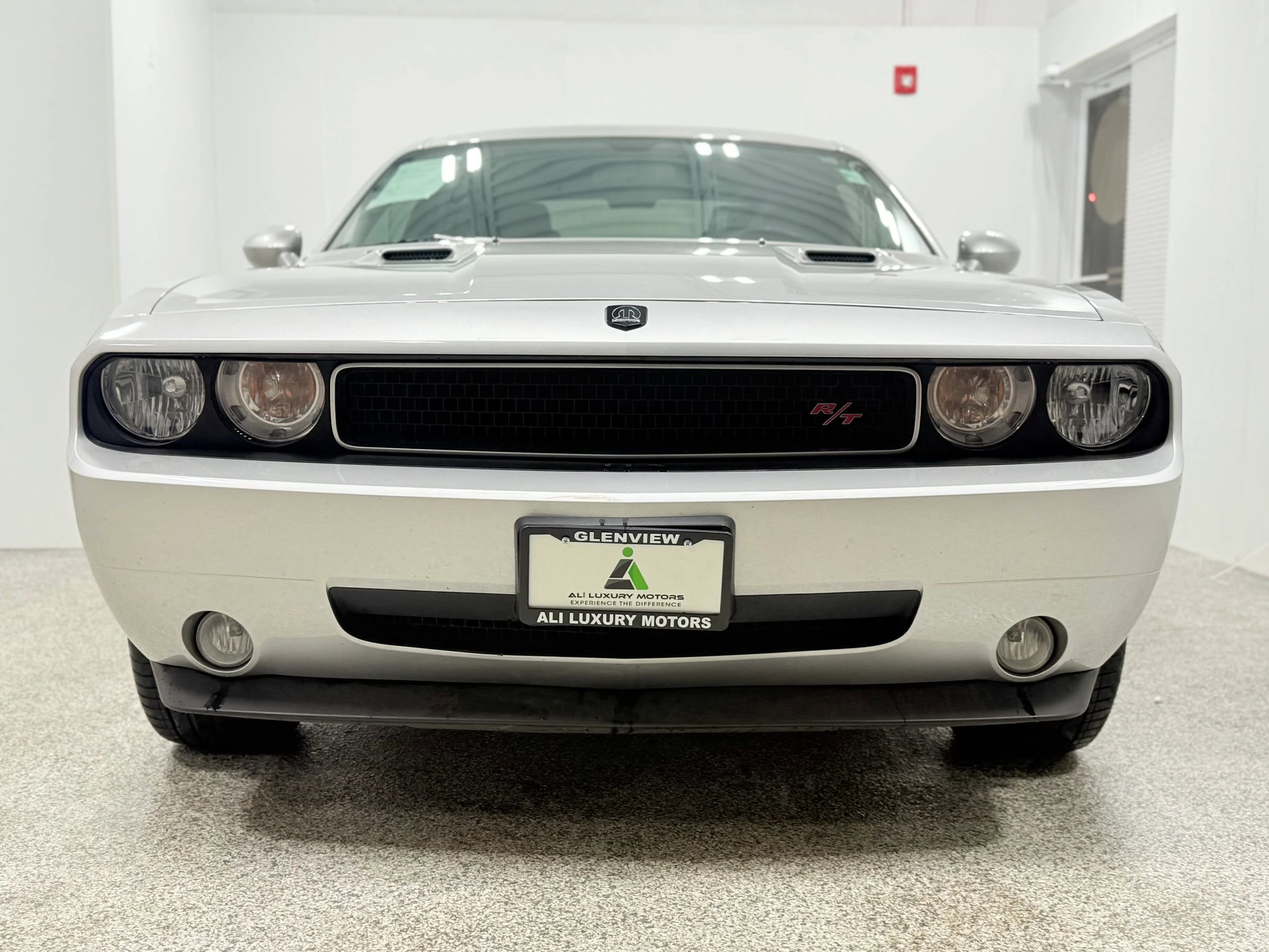 Used 2010 Dodge Challenger R/T image 2