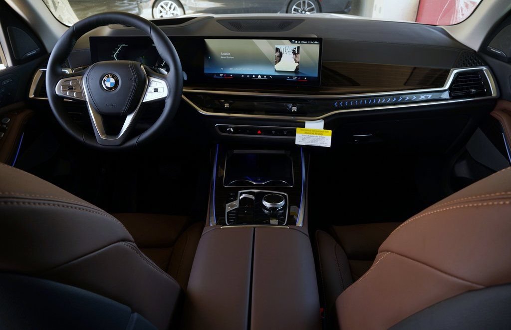 Used 2026 BMW X7 xDrive40i AWD/4WD image 6